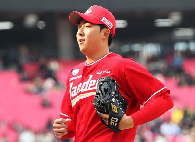 SSG 김민준(등번호 40번)은 오른쪽 어깨 근육 미세손상으로 3주간 재활에 나선다. 사진제공｜SSG 랜더스