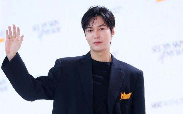 [서울=뉴시스] 김혜진 기자 = 11일 오후 서울 용산구 그랜드 하얏트 서울에서 멀츠 에스테틱스 리프팅 기기 ‘울쎄라피 프라임’의 앰배서더로 선정된 배우 이민호가 포즈를 취하고 있다. 2025.07.11. jini@newsis.com