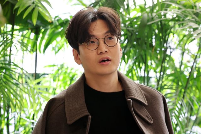 유명 번역가 황석희가 과거 성범죄 이력이 알려지며 연일 사회적 파장을 일으키고 있다. 뉴시스