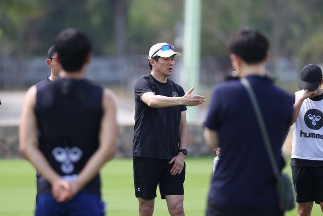 수원 삼성과 수원FC는 K리그2 시즌 초반 각각 개막 5전승과 4전승을 달리며 승격 경쟁서 앞서나가고 있다. 원동력은 다른 팀보다 많은&nbsp;K리그1 경험자들의 활약이다. 사진제공│한국프로축구연맹