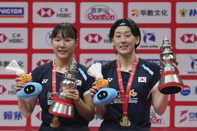 BWF는 이소희(오른쪽)-백하나를 비롯한 여자복식조가 2026전영오픈서 1981년 이후 한국, 덴마크, 중국, 일본 외엔 금메달을 따낸 국가가 없는 전통을 이어갈 수 있을지 주목했다.&nbsp;AP뉴시스
