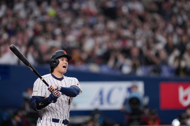 일본 대표팀 오타니 쇼헤이가 2일 오사카 교세라돔서 열린 일본프로야구(NPB) 오릭스 버펄로스전에서 삼진 당한 뒤 아쉬워하고 있다. 오사카｜AP뉴시스