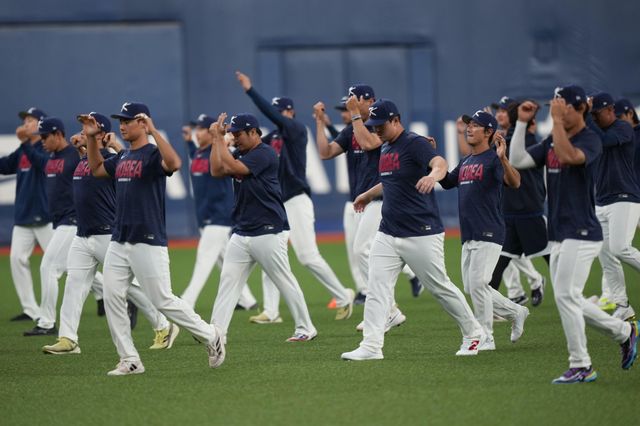 제6회 WBC에 나서는 한국 야구대표팀 선수들이 1일 오사카 교세라돔서 훈련을 하고 있다. 오사카ㅣAP뉴시스