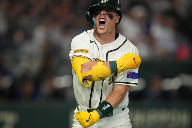 호주 대표팀 트래비스 바자나가 5일 일본 도쿄돔서 열린 2026 WBC 조별리그 C조 대만전에서 7회말 솔로 홈런을 친 뒤 세리머니하고 있다. 도쿄｜AP뉴시스
