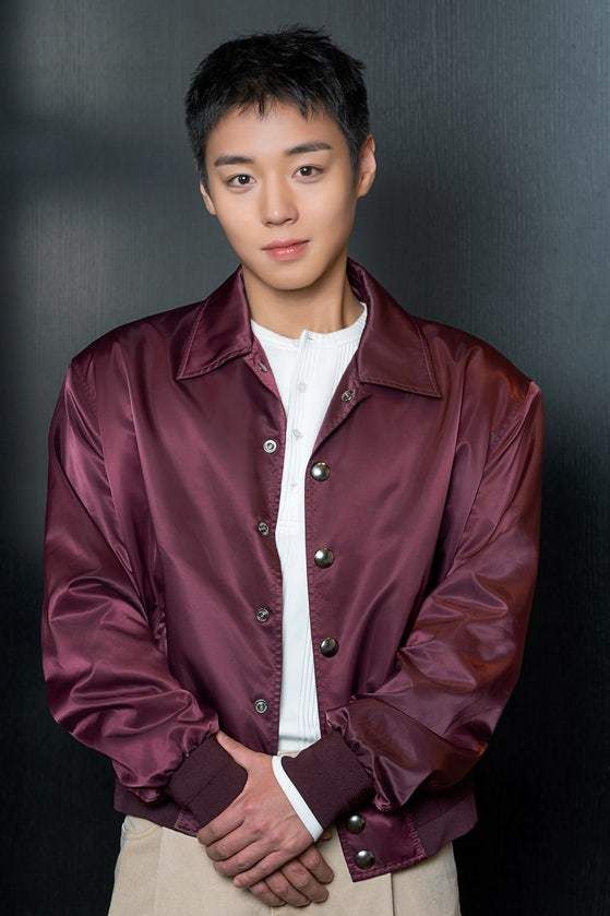 ‘올해의 배우’ 타이틀을 조기 선점한 박지훈이 4월 말 솔로 가수로 싱글 앨범도 내놓는다. 그가 타이틀 롤을 맡은 영화 ‘왕과 사는 남자’는 1000만 돌파 초읽기에 들어갔다. 사진제공｜쇼박스