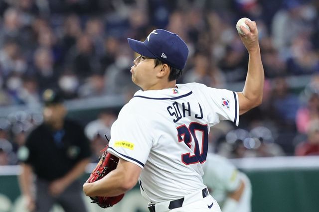 WBC 야구대표팀 소형준이 5일 일본 도쿄돔에서 열린 2026 WBC 본선 1라운드 체코와 경기에 선발등판해 힘차게 공을 던지고 있다. 도쿄｜뉴시스