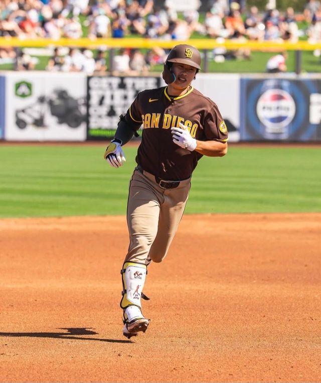 샌디에이고 송성문은 6일(한국시간) 시애틀전 옆구리 부상이 재발해 현재 휴식하고 있다. 이는 개막 로스터 경쟁에 악영향을 미칠 전망이다. 사진출처｜샌디에이고 공식 SNS