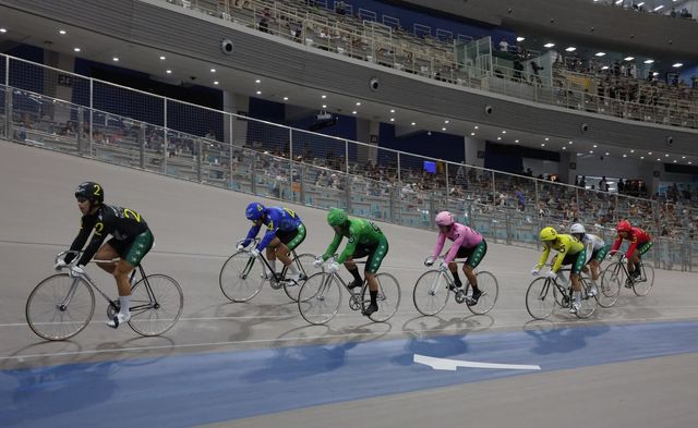 광명스피돔에서 경주를 펼치고 있는 경륜 선수들. 올 시즌 경륜에선 선발, 우수, 특선급별로 독특한 흐름이 감지되고 있다. 사진제공 | 국민체육진흥공단
