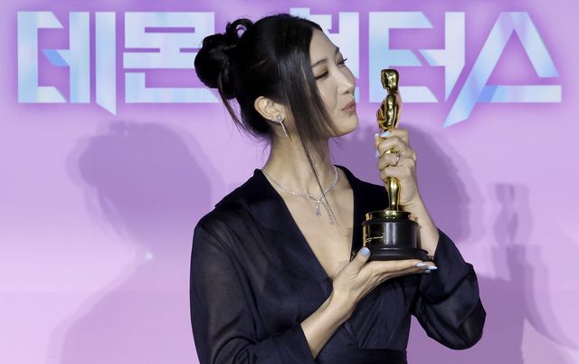 [서울=뉴시스] 김혜진 기자 = 가수 이재가 1일 오후 서울 용산구 CGV 용산아이파크몰에서 열린 넷플릭스 영화 ‘케이팝 데몬 헌터스’ 아카데미 수상 기념 기자간담회에서 포즈를 취하고 있다. 2026.04.01. jini@newsis.com