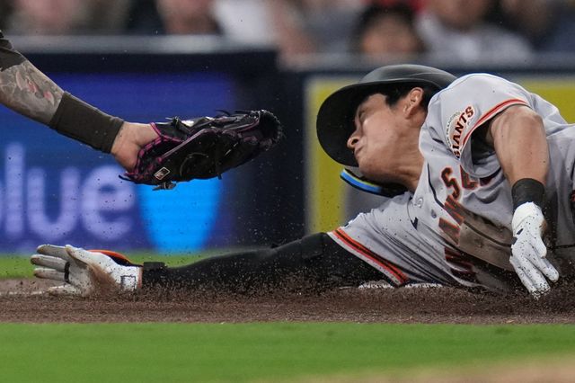 샌프란시스코 이정후가 1일(한국시간) 펫코 파크서 열린 샌디에이고전서 2루타를 친 뒤 3루로 추가 진루를 시도하고 있다. 샌디에이고｜AP뉴시스