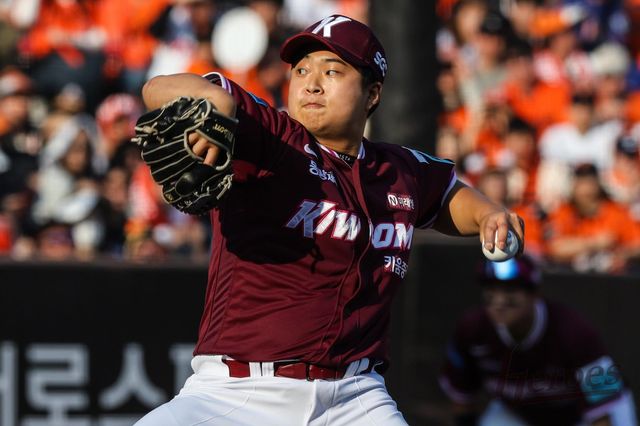 설종진 키움 감독은 1일 인천 SSG전에 앞서 “김재웅(사진), 김성진, 가나쿠보 유토를 돌아가며 마무리투수로 기용할 예정”이라고 밝혔다. 사진제공｜키움 히어로즈