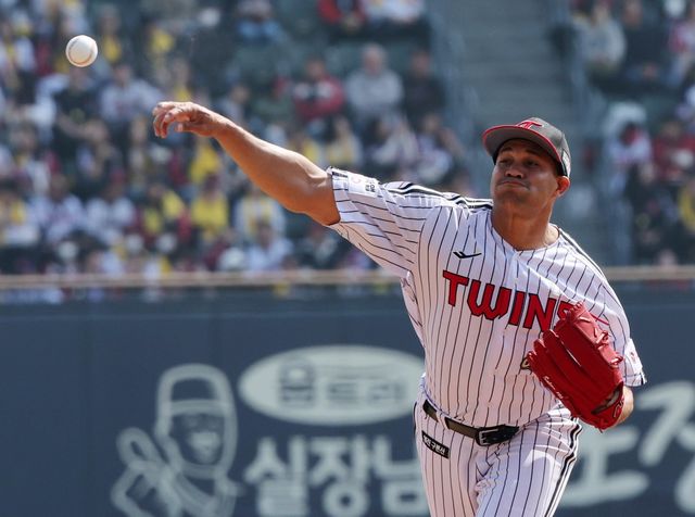 LG 요니 치리노스는 시즌 첫 등판인 3월 28일 KT전서 1이닝 6실점으로 부진하며 제 몫을 하지 못했다. 뉴시스