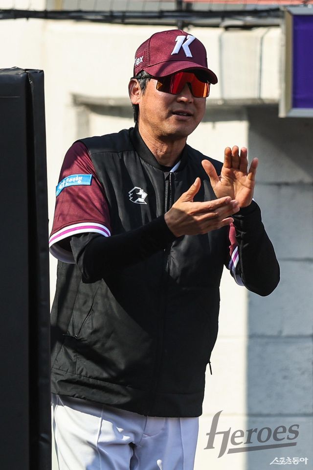 설종진 키움 감독이 1일 인천 SSG전 11-2 승리로 정식 사령탑 부임 첫 승을 챙겼다. 사진제공ㅣ키움 히어로즈