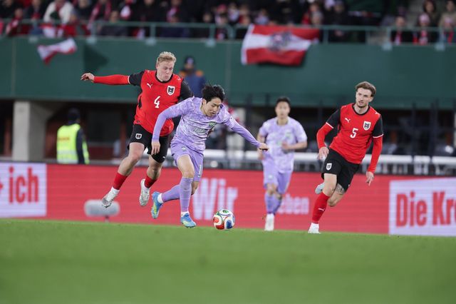 축구국가대표팀 미드필더 이강인이&nbsp;1일(한국시간) 에른스트 하펠 슈타디온서 열린 오스트리아전 도중 드리블하고 있다. 사진제공｜대한축구협회