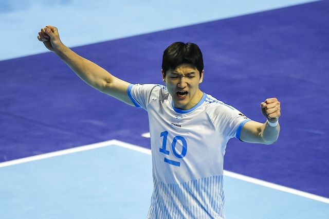 대한항공 주장 정지석이 10일 인천 계양체육관에서 열린 현대캐피탈과 V리그 남자부 챔피언 결정전 5차전에서 팀 득점에 기뻐하고 있다. 인천｜뉴시스