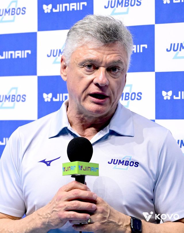 대한항공 헤난 달 조토 감독이 10일 인천 계양체육관서 열린 현대캐피탈과 챔피언 결정전 5차전을 앞두고 인터뷰를 하고 있다. 사진제공｜KOVO