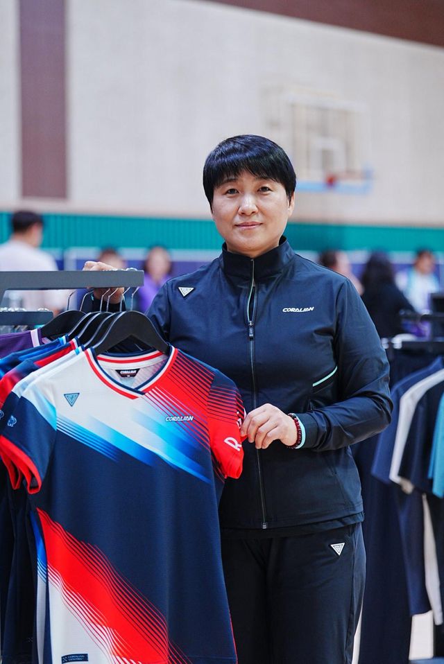 김명옥 코랄리안 대표는 12일 고양특례시 어울림누리 체육관에서 열린 ‘2026 전국 배드민턴 대회 코랄리안배 SMASH CUP(스매시컵)’을 마친 뒤 친근감과 후원 확대 모두 잡겠다고 다짐했다. 사진제공│코랄리안