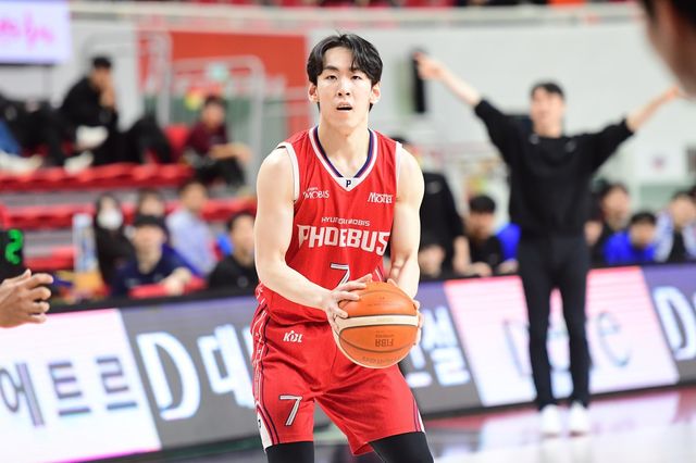 현대모비스 서명진은 ‘2025~2026 LG전자 프로농구’ 정규리그 시상식서 기량발전상을 받았다. 그는 이번 시즌 느낀 경험으로 한 단계 더 도약하려고 한다. 사진제공｜KBL