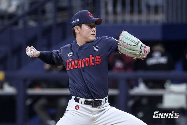 롯데 최준용이 12일 고척 키움전에 등판해 역투하고 있다. 사진제공｜롯데 자이언츠