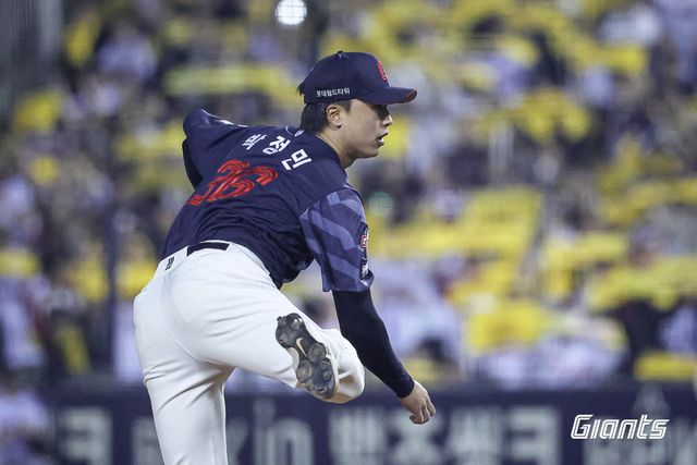 롯데 박정민이 14일 잠실구장서 열린 LG전서 역투하고 있다. 사진제공｜롯데 자이언츠