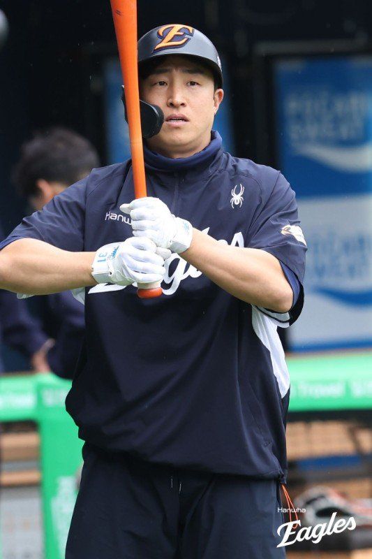 베테랑 타자 손아섭이 14일 트레이드를 통해 두산으로 이적했다. 두산은 타선 강화를 위해 좌완 이교훈과 현금 1억5000만 원을 한화에 내주며 손아섭을 영입했다. 사진제공｜한화 이글스