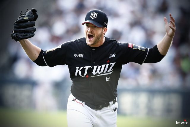두산 웨스 벤자민은 15일 첫 실전 등판에 나서 3이닝 1실점하며 최고 구속 148㎞를 기록했다. 사진은 KT 시절 벤자민. 사진제공｜KT 위즈