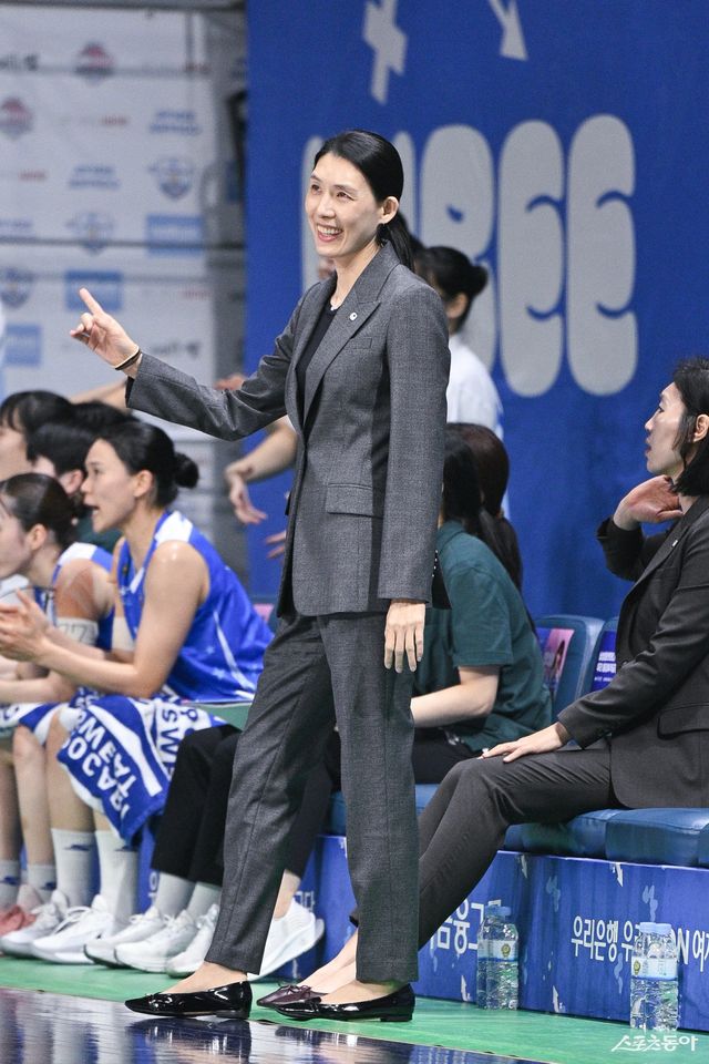 우리은행은 15일 차기 사령탑으로 전주원 코치를 선임했다. 사진제공｜WKBL