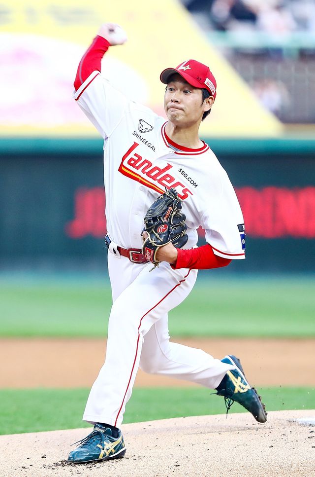 SSG 다케다는 15일 인천 두산전에 앞서 1군 엔트리서 제외됐다. 그는 올해 3경기서 ERA 13.03의 부진한 투구를 이어왔다. 사진제공｜SSG 랜더스