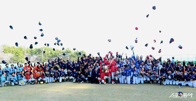 ‘서천군과 함께하는 제10회 한국컵 전국유소년야구대회’ 시상식. 사진제공｜대한유소년야구연맹