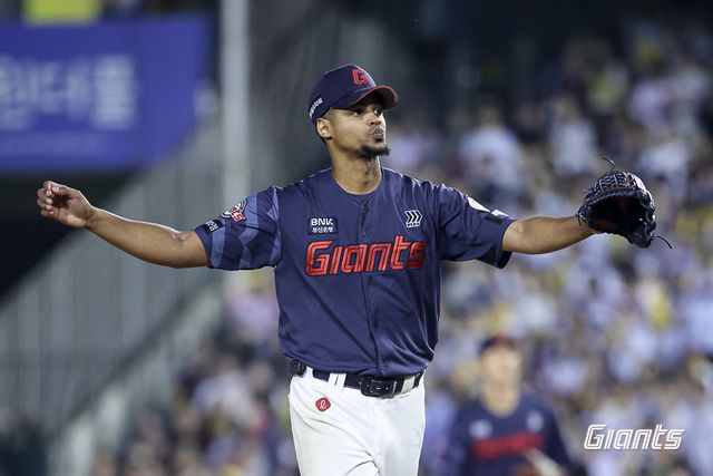 롯데 외국인 투수 엘빈 로드리게스가 16일 잠실구장서 열린 LG전서 고전했다. 사진제공｜롯데 자이언츠