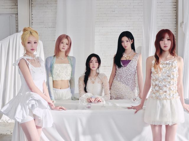 데뷔 1주년을 맞은 5인이프아이가 세 번째 미니 앨범 ‘애즈 이프’를 발표하며 음악 방송 1위를 향한 당찬 포부를 드러냈다. 이번 타이틀곡 ‘헤이지’는 몽환적인 분위기와 역동적인 퍼포먼스가 어우러진 곡으로, 멤버들은 각기 다른 개성을 바탕으로 독보적인 시너지를 보여줄 예정이다. 사진제공｜하이헷엔터테인먼트