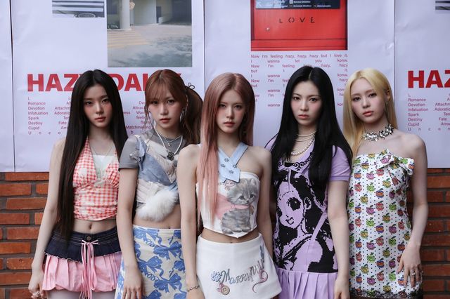 데뷔 1주년을 맞은 5인이프아이가 세 번째 미니 앨범 ‘애즈 이프’를 발표하며 음악 방송 1위를 향한 당찬 포부를 드러냈다. 이번 타이틀곡 ‘헤이지’는 몽환적인 분위기와 역동적인 퍼포먼스가 어우러진 곡으로, 멤버들은 각기 다른 개성을 바탕으로 독보적인 시너지를 보여줄 예정이다. 사진제공｜하이헷엔터테인먼트