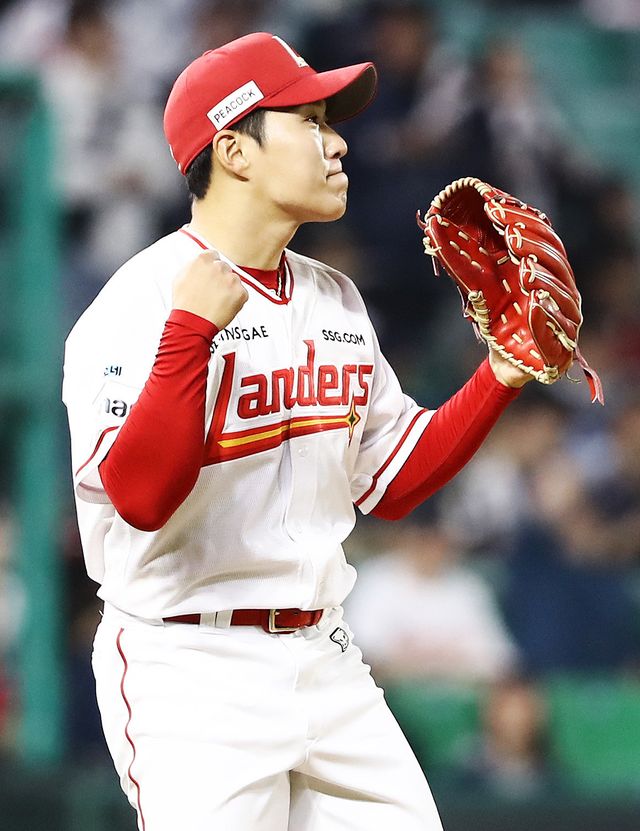 SSG 최민준은 올해 뛰어난 투구로 선발진의 공백을 완벽하게 채우고 있다. 사진제공｜SSG 랜더스