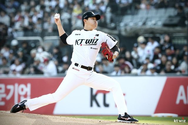 KT 소형준이 17일 수원 키움전에 선발등판해 QS의 위력적인 투구로 시즌 2승을 챙겼다. 사진제공｜KT 위즈