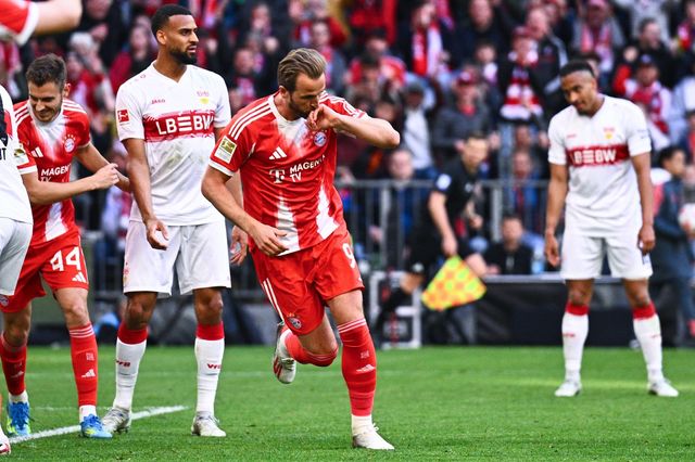 바이에른 뮌헨 해리 케인이&nbsp;20일(한국시간) 알리안츠 아레나서 열린 슈투트가르트와 분데스리가 30라운드 홈경기 도중 팀의 네 번째 골을 터트린 뒤 기뻐하고 있다.&nbsp;뮌헨｜AP뉴시스