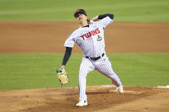 LG 라클란 웰스가 2일 잠실구장서 열린 ‘2026 신한 SOL KBO리그’ KIA와 홈경기에 선발등판해 힘차게 투구하고 있다. 사진제공｜LG 트윈스