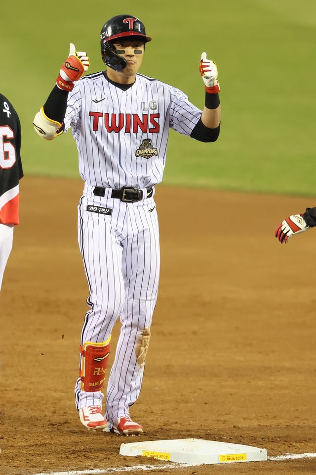 LG 천성호가 2일 잠실구장서 열린 ‘2026 신한 SOL KBO리그’ KIA와 홈경기서 2회말 1타점 우전 적시타를 친 뒤 세리머니를 하고 있다. 사진제공｜LG 트윈스