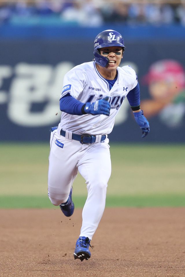 삼성 김성윤은 지난 시즌을 기점으로 타격에 눈을 떴다는 평가를 받는다. 올 시즌 첫 4경기서도 타율 0.471의 맹타를 휘둘렀다. 사진제공ㅣ삼성 라이온즈