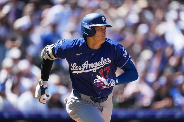 다저스 오타니 쇼헤이가 20일(한국시간) 내셔널스파크서 열린 워싱턴전 3회초 2루타를 쳐내며 출루하고 있다. 워싱턴DCㅣAP뉴시스