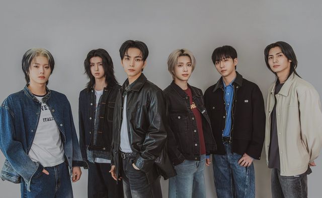 엑스디너리 히어로즈는 8번째 미니앨범 ‘데드 앤드’를 통해 록 발라드부터 메탈까지 아우르는 실험적 사운드로 ‘장르의 용광로’다운 정체성을 다시 한번 입증했다. 또한&nbsp;멤버 전원이 참여한 자체 프로듀싱으로 음악적 세계를 더욱 확장했다. 사진제공｜JYP엔터테인먼트