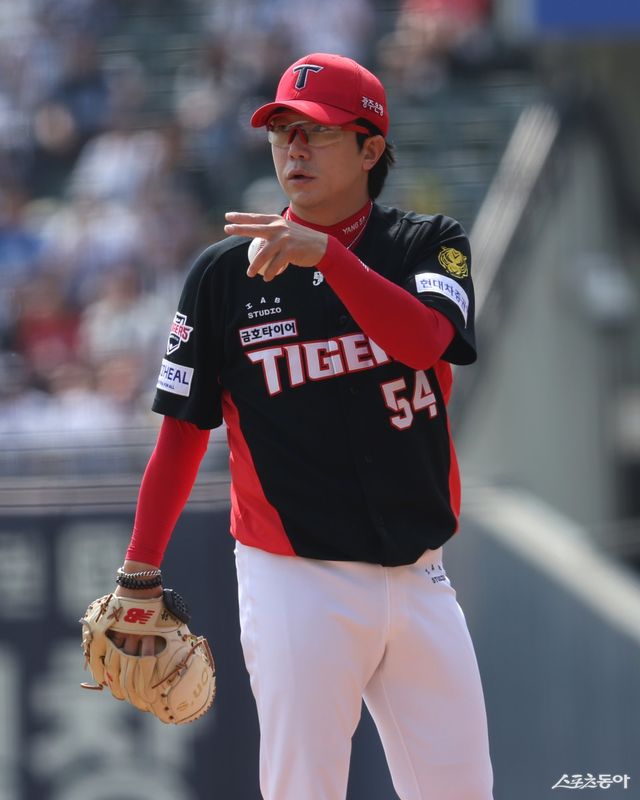 KIA 양현종이 19일 잠실구장서 열린 두산전서 투구를 준비하고 있다. 사진제공｜KIA 타이거즈