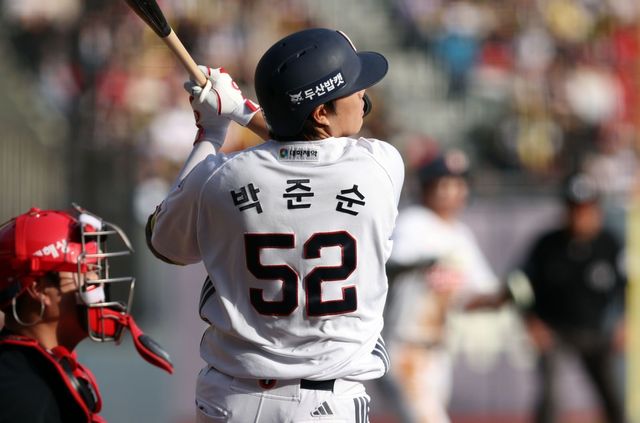두산 박준순은 올해 팀 3번 타순을 맡아 시즌 초반 맹타를 휘두르고 있다. 중심 타선 선봉장이라 할 수 있는 각 팀 3번 타자들은 저마다의 정교함을 자랑하며 팀 화력 증대에 큰 역할을 해내고 있다. 사진제공｜두산 베어스