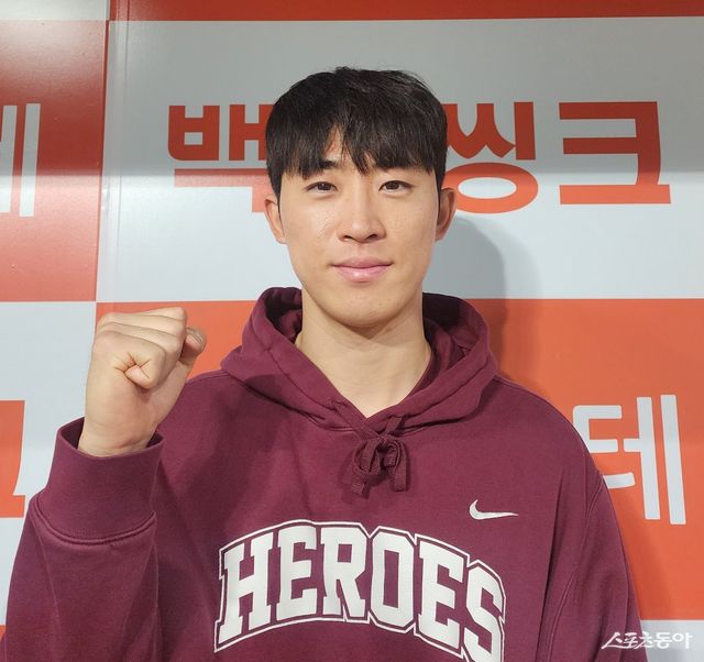 키움 배동현이 22일 고척 NC전에 앞서 스포츠동아와 인터뷰하고 있다. 고척=박정현 기자