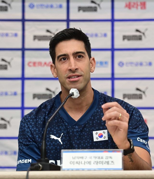 이사나예 라미레스 감독이 이끄는 남자배구대표팀은 올해 주요 국제대회를 대비하기 위해 다음달 4일부터 소집 훈련을 시작한다. 스포츠동아DB