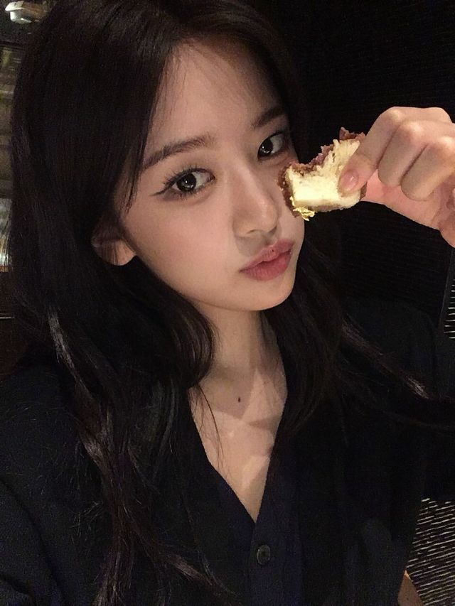 사진=안유진 인스타그램