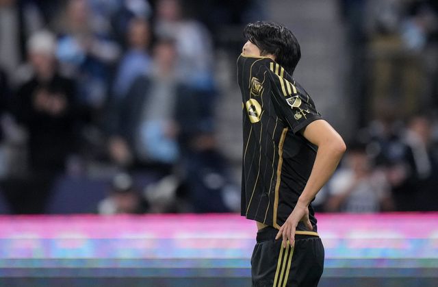 LAFC 손흥민의 올 시즌 MLS 마수걸이 첫 득점이 아직도 나오지 않고 있다. 공격형 미드필더의 역할이 맞지 않다는 지적이다. AP뉴시스