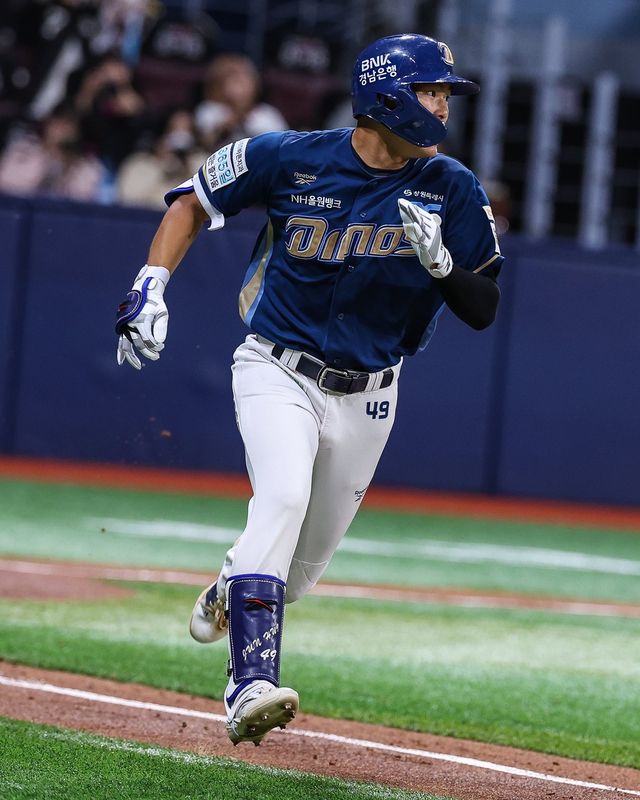 NC 고준휘가 23일 고척 키움전 3회초 안타를 쳐낸 뒤 1루로 질주하고 있다. 사진제공｜NC 다이노스