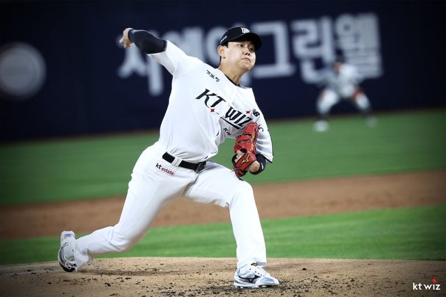 KT 소형준이 23일 수원 KIA전에 선발등판해 힘차게 투구하고 있다. 사진제공｜KT 위즈