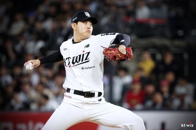 KT 소형준이 23일 수원 KIA전에 선발등판해 힘차게 투구하고 있다. 사진제공｜KT 위즈