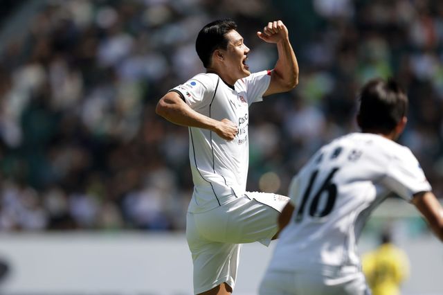 포항 이호재가 26일 전북과 K리그1 원정경기에서 PK 골을 성공시킨 뒤 환호하고 있다. 사진제공｜한국프로축구연맹